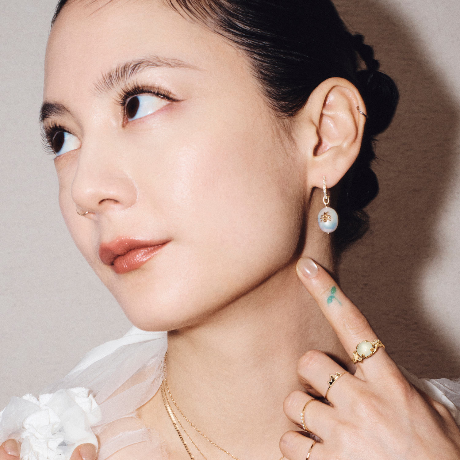 Honey Water Pearl Gold Charm - Image 3