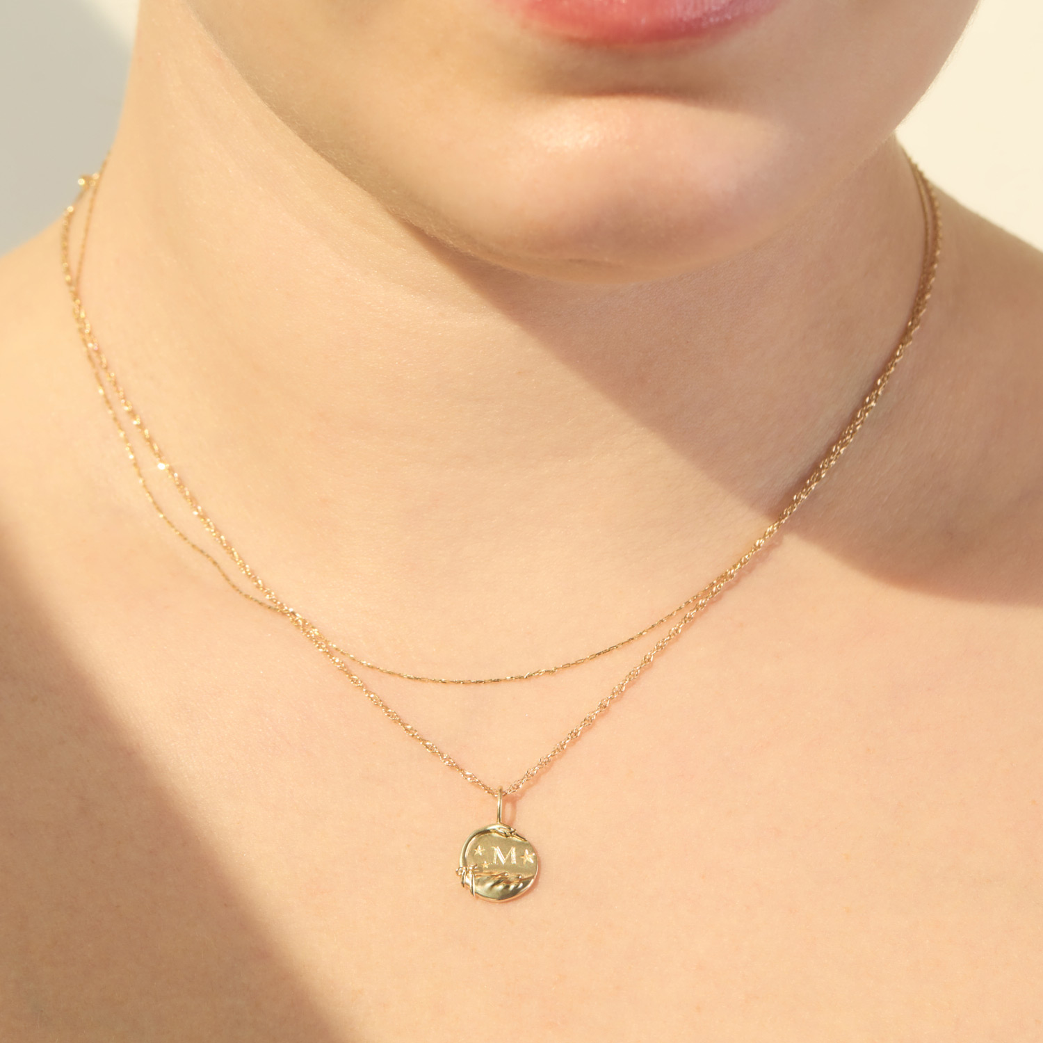 Alternative view of Dear Swan Engravable Charm, Yellow Gold