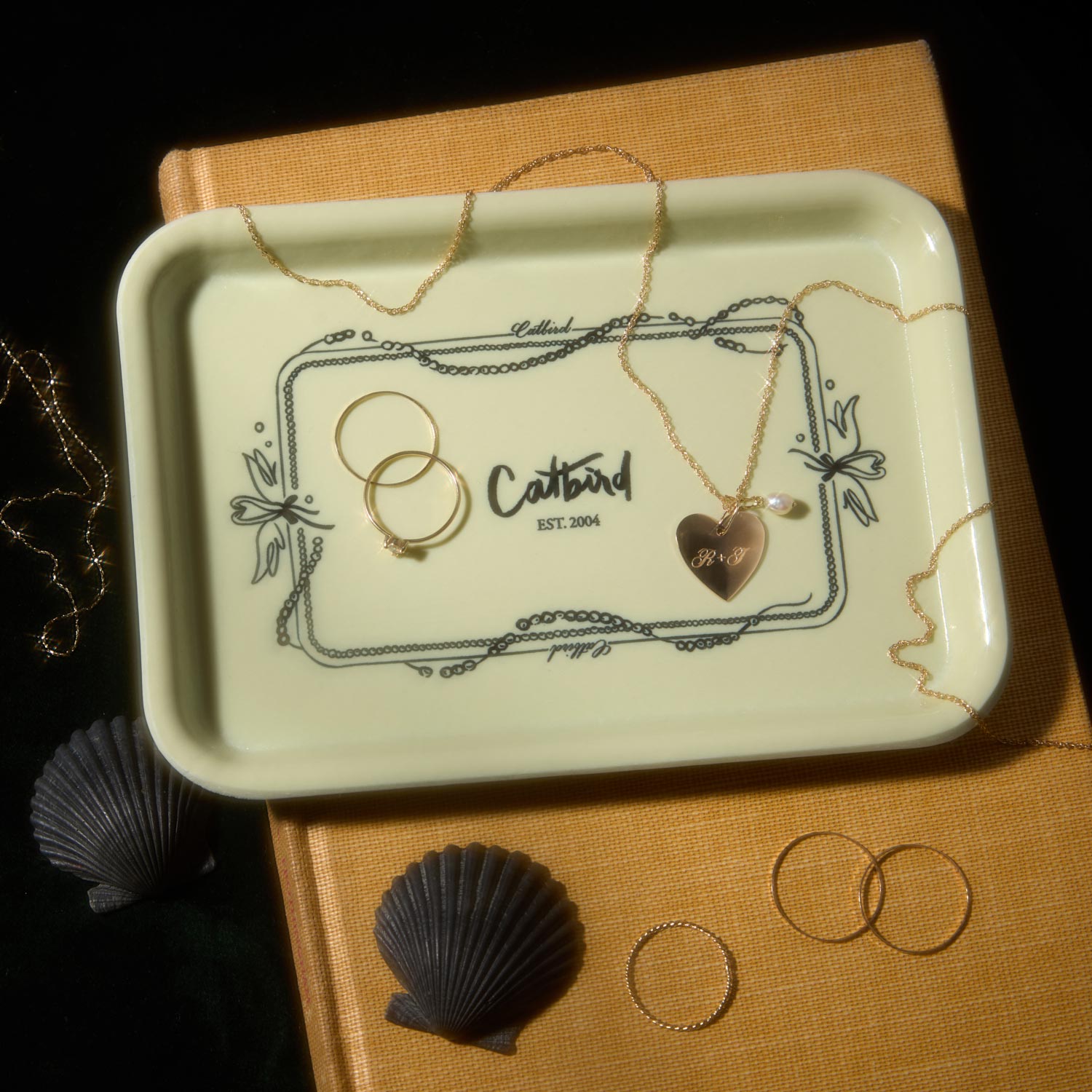 Alternative view of Swans in Love Tray