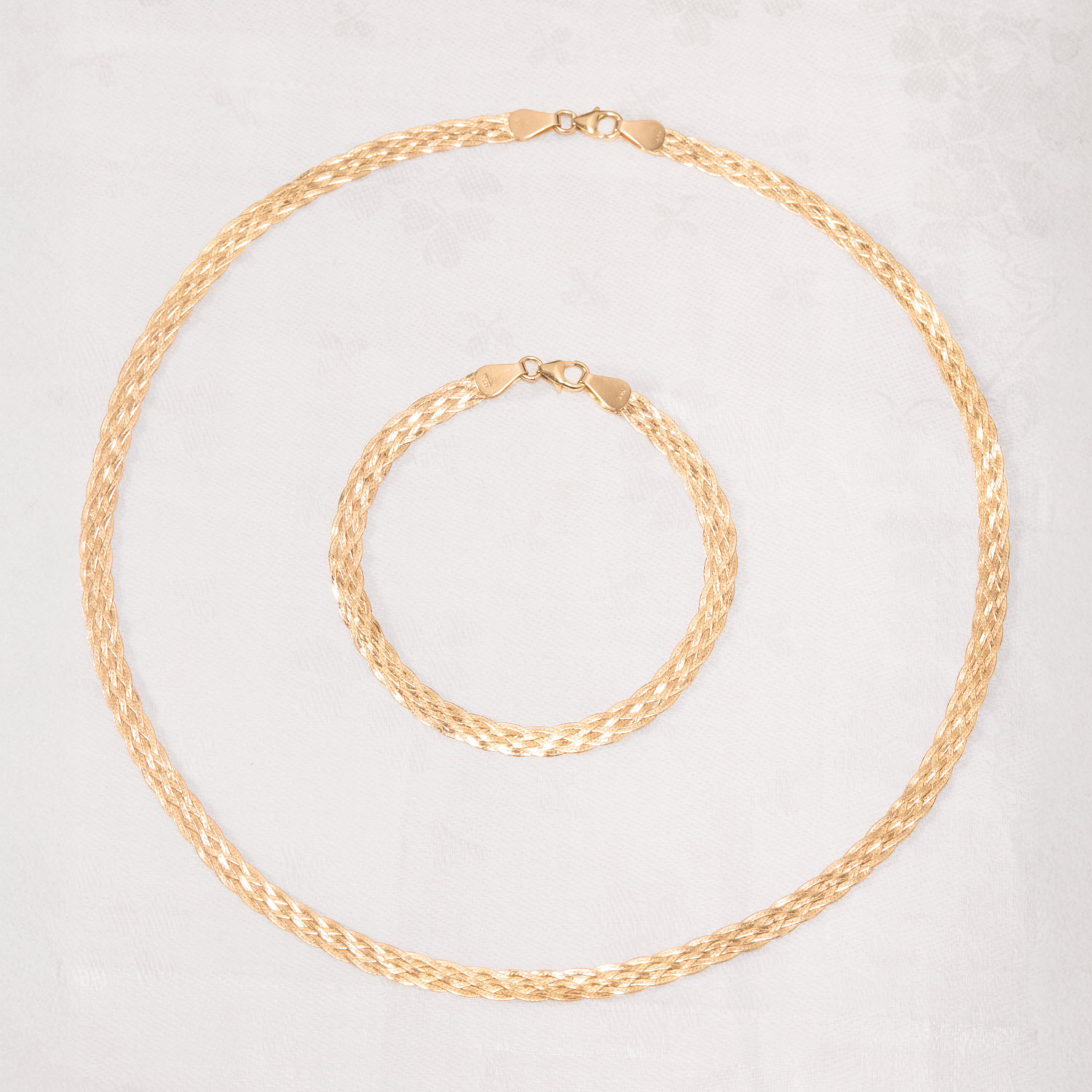 Grand Entwined Gold Bracelet - Image 11