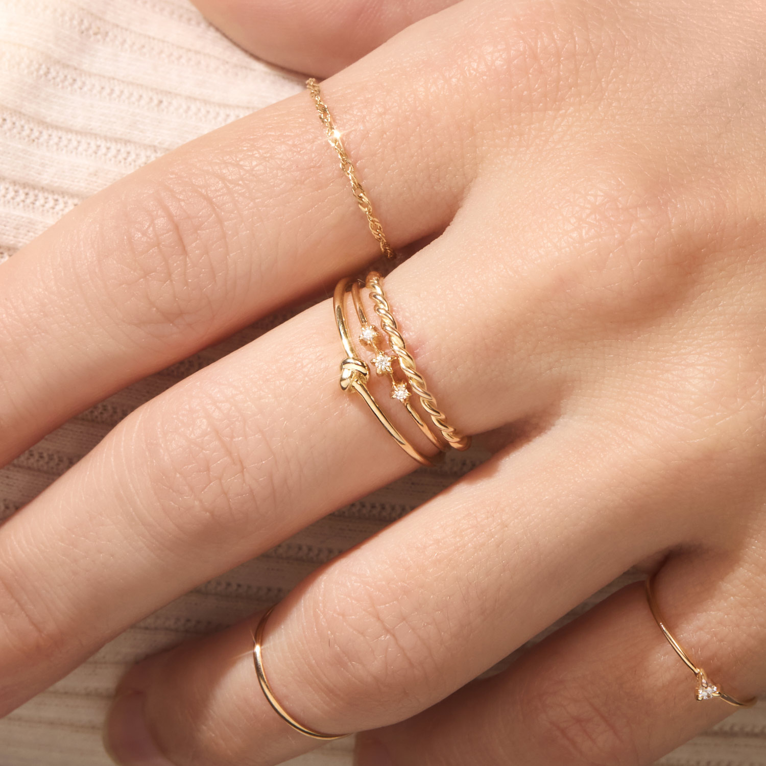 Poet's Knot Gold Ring - Image 7