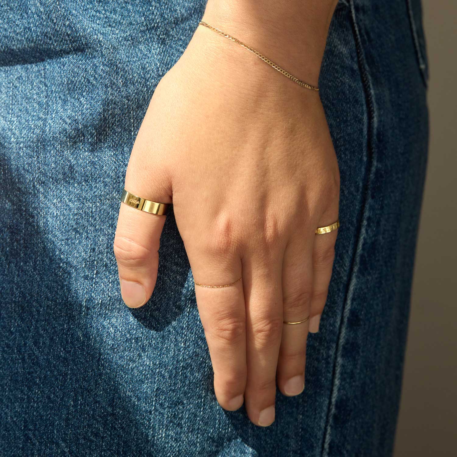 Grand Tomboy Engravable Gold Ring - Image 9
