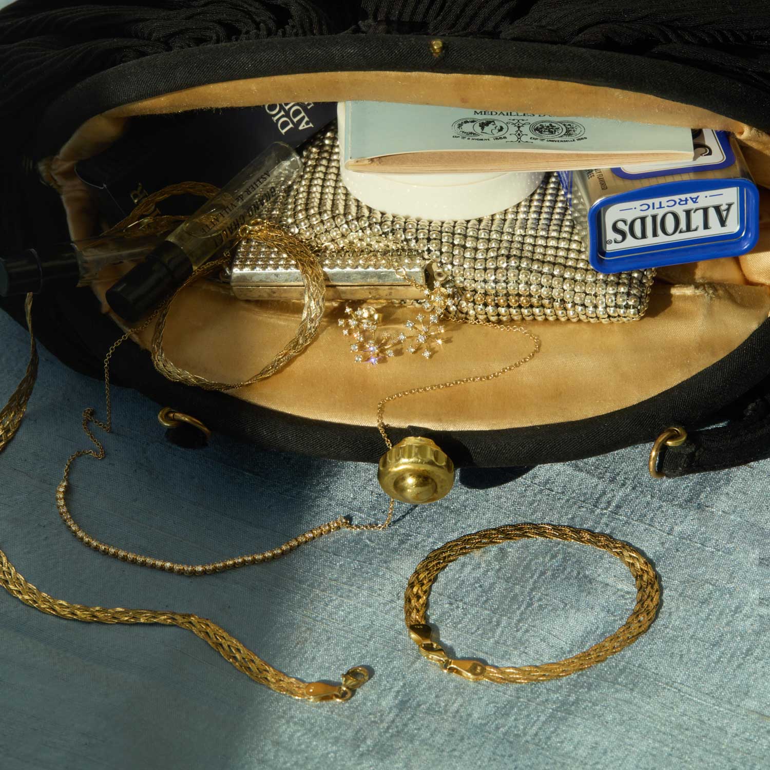 Grand Entwined Gold Collar - Image 10