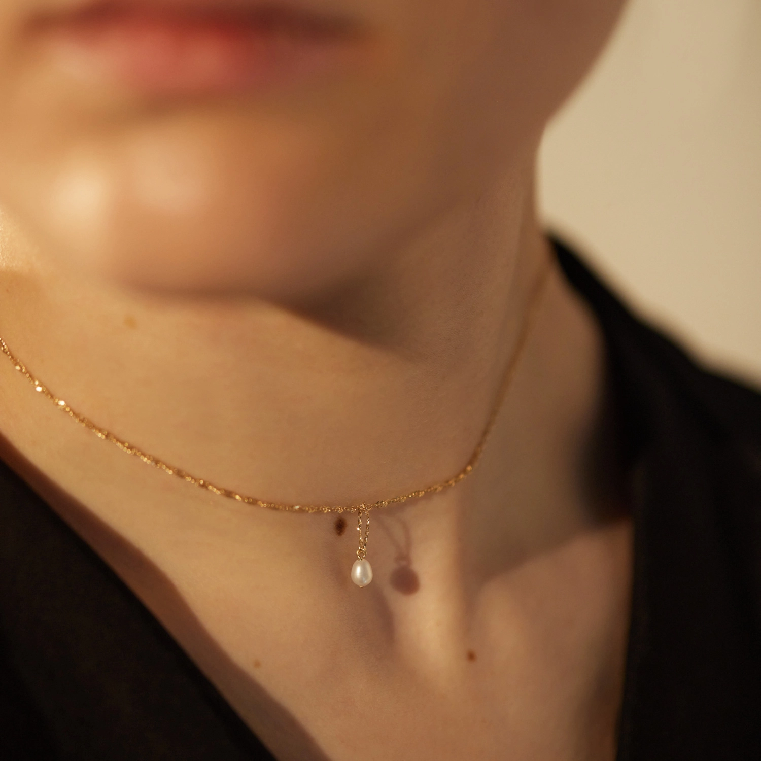 The Sweet Nothing & Tiny Pearl Earring Set - Image 7