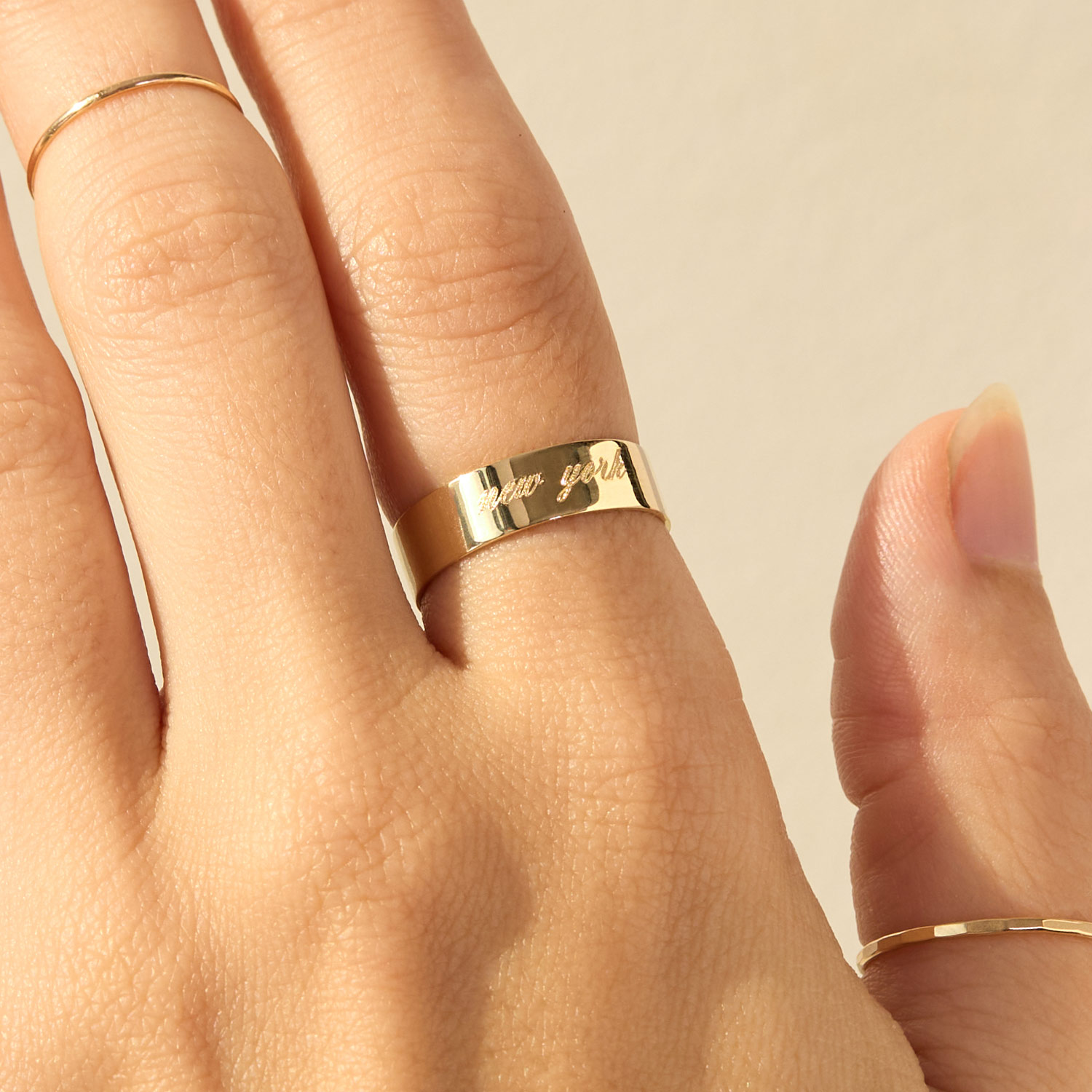 Grand Tomboy Engravable Gold Ring - Image 4
