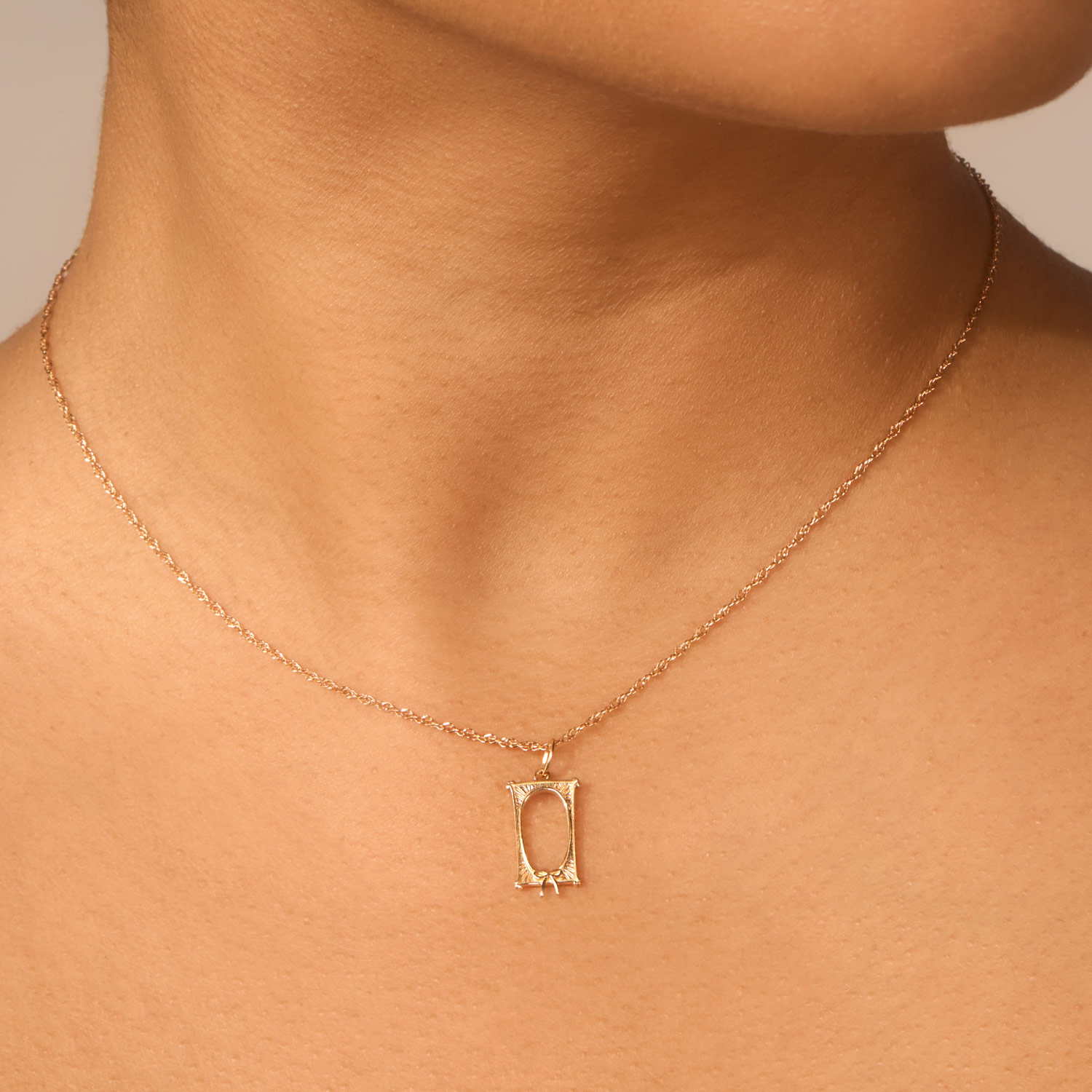 Alternative view of Vito's Victorian Frame Charm