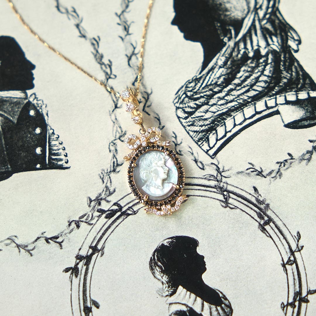 Chandelier Cameo Pendant - Image 4