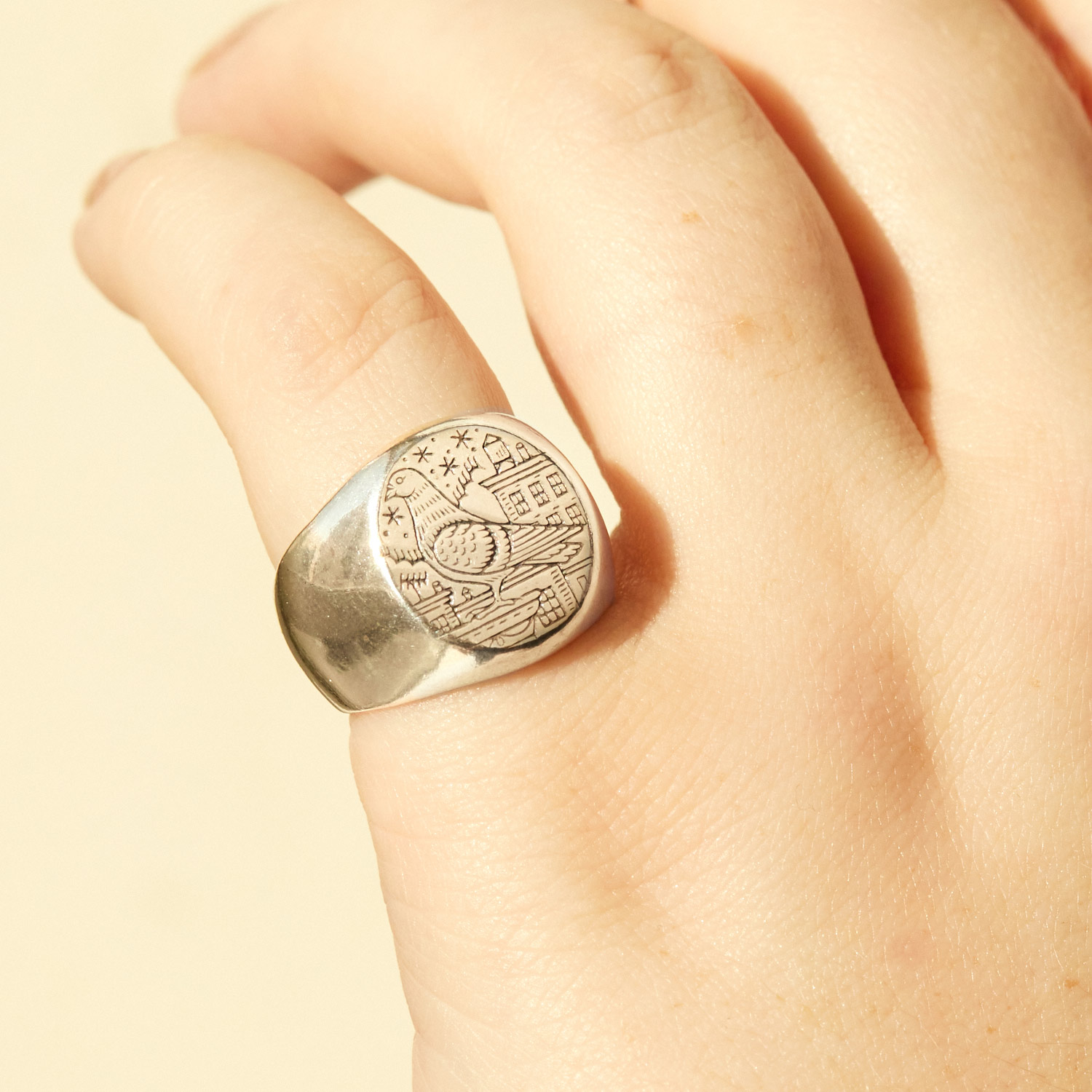 New York Pigeon Signet Ring - Image 4