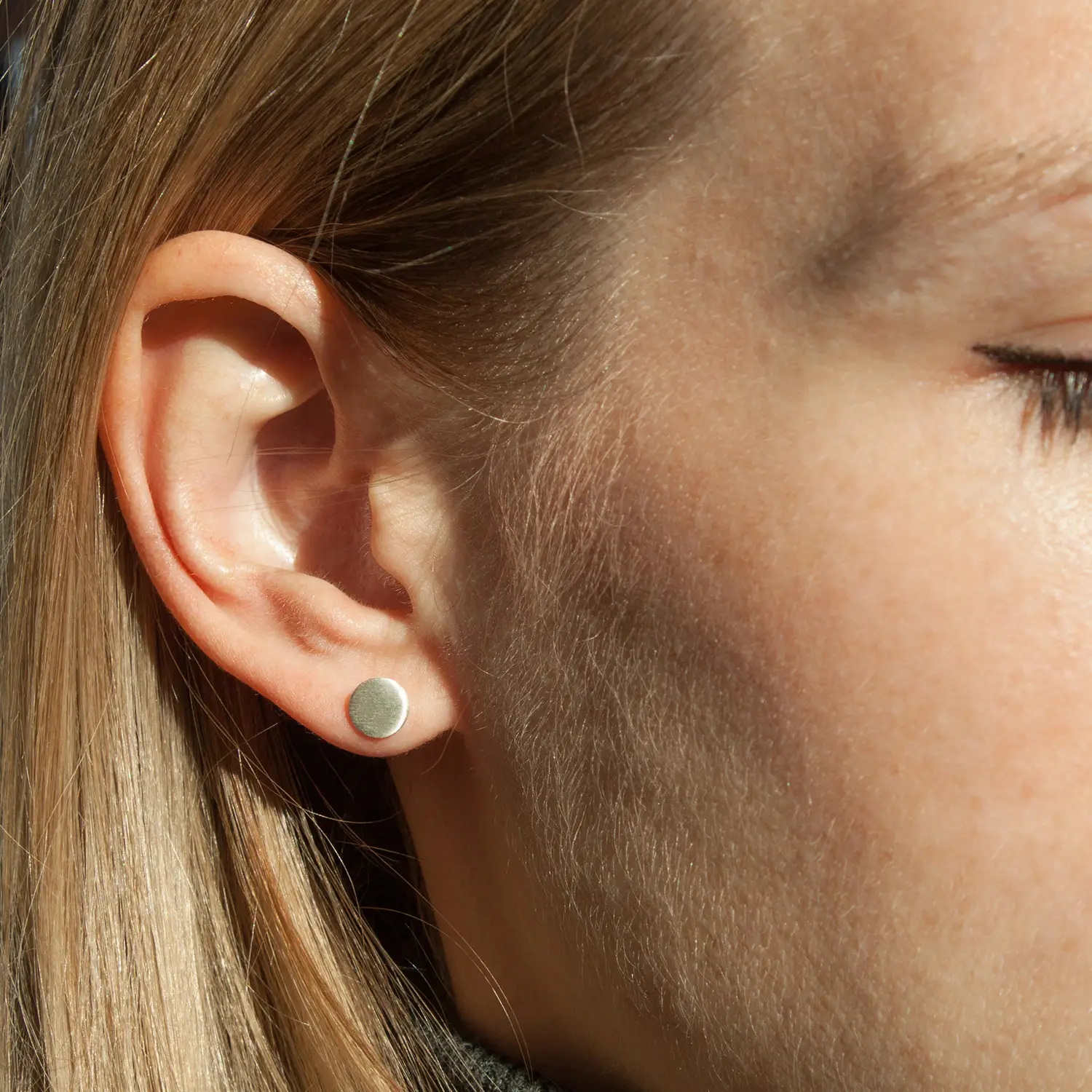Dot Stud Earring, silver (single) - Image 4