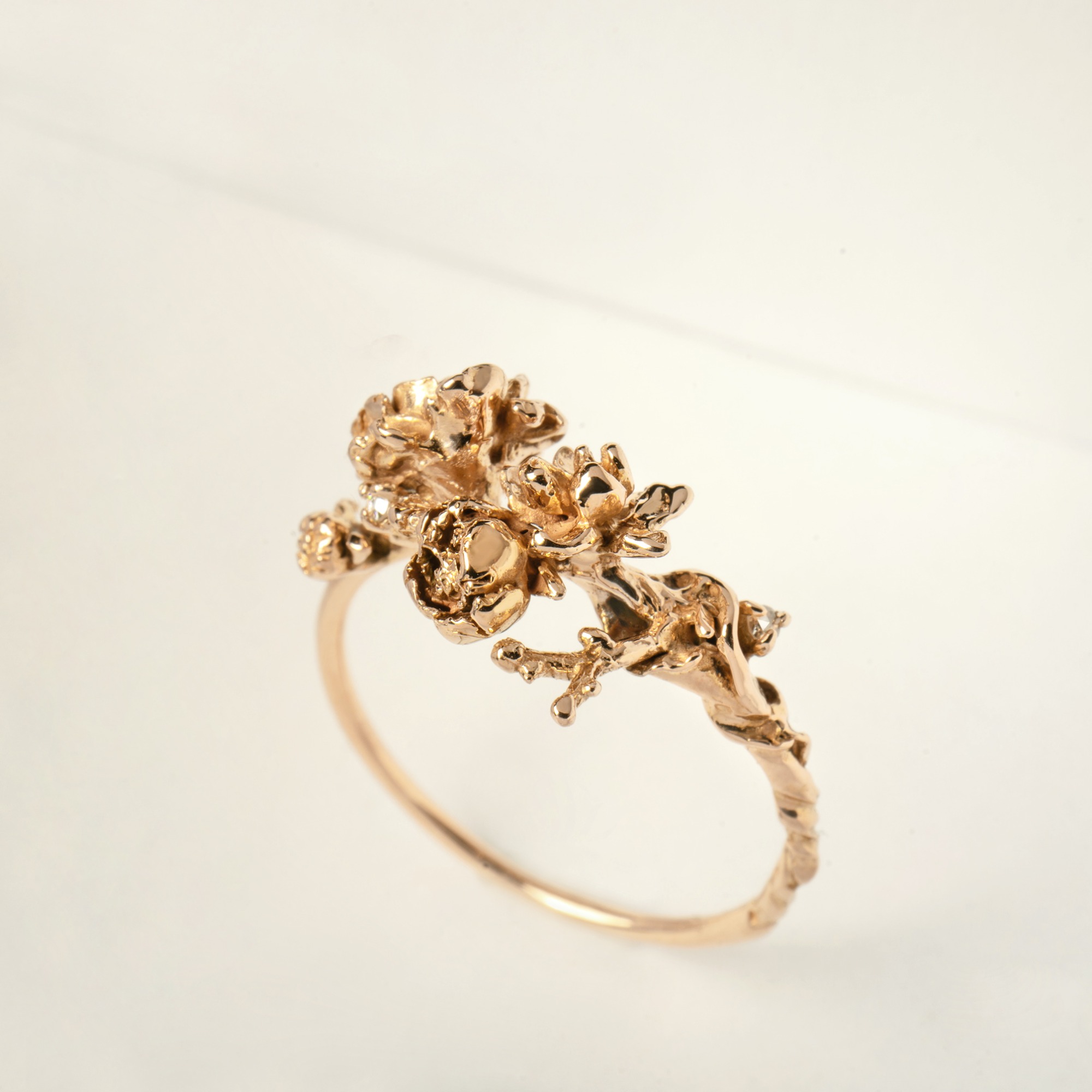 Alternative view of Sleeping Petal Band