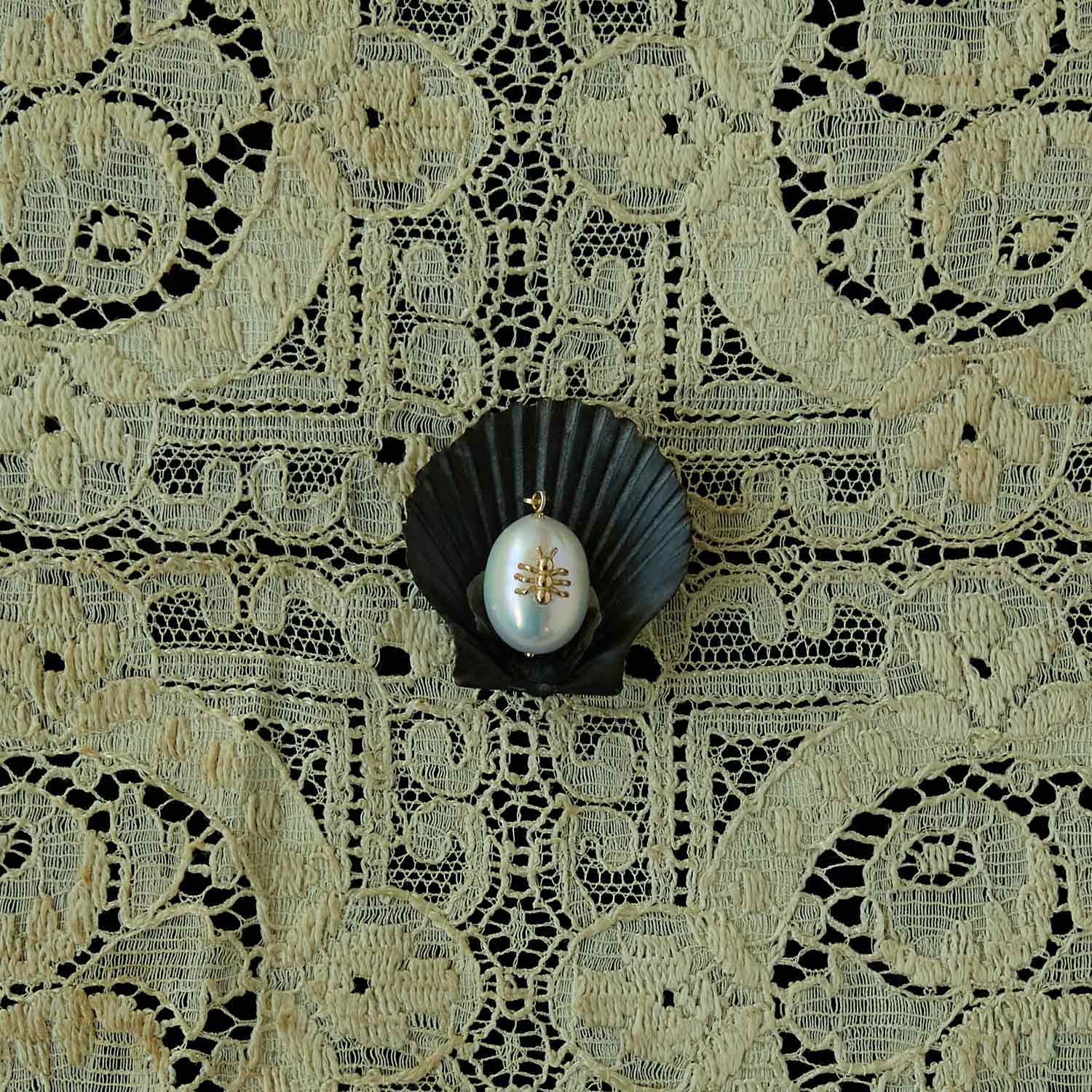 Honey Water Pearl Gold Charm - Image 16