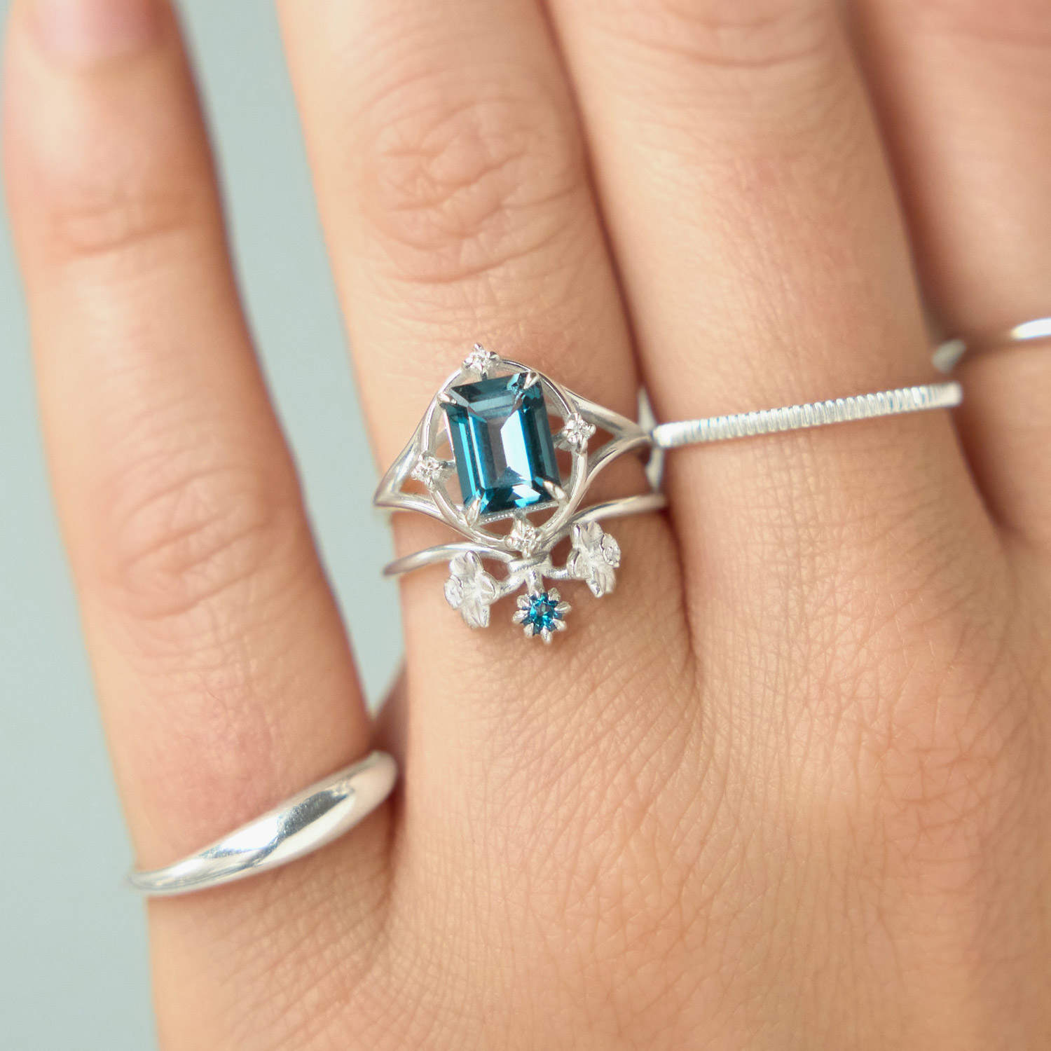 Topaz Flowers in a Vase Ring - Image 5