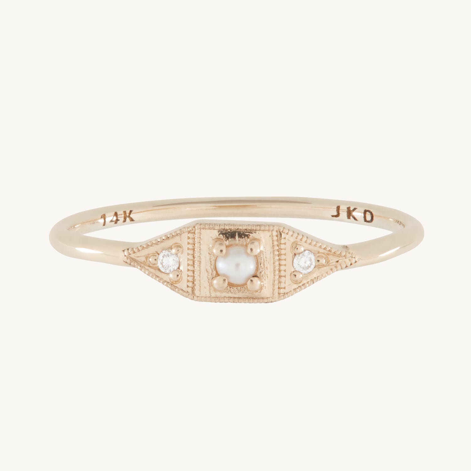Baby Deco Ring, Pearl