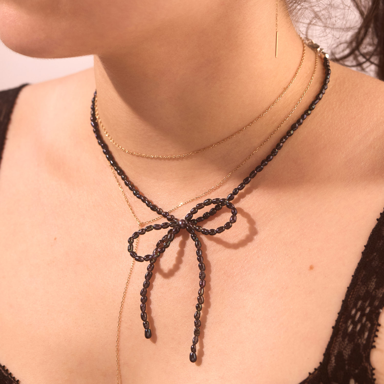 Margot Bow Black Pearl Necklace - Image 4