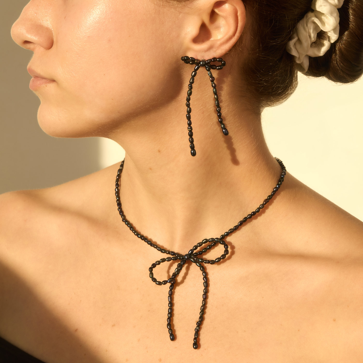 Margot Bow Black Pearl Necklace - Image 3