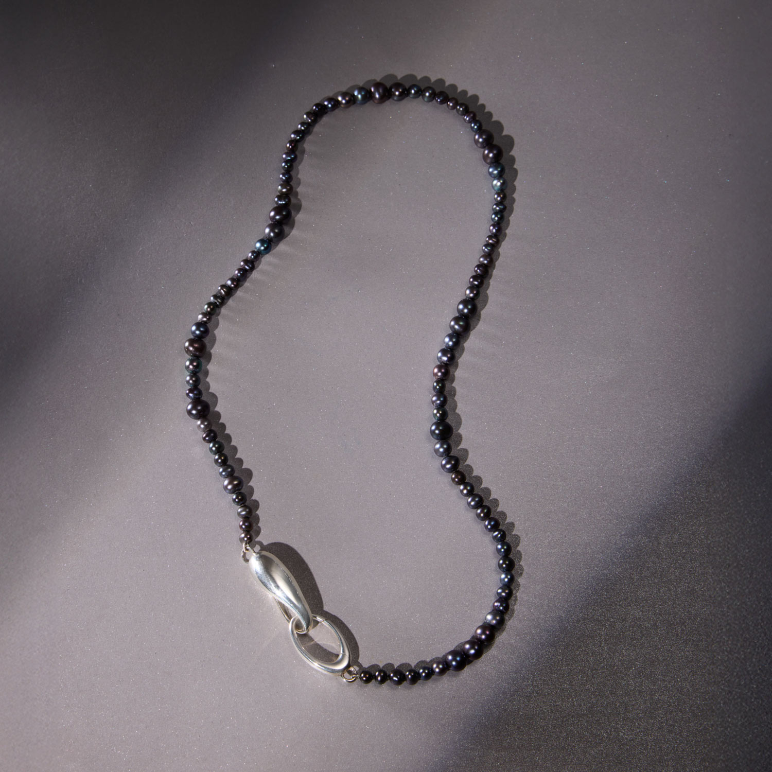 Peacock Pearl Choker - Image 5