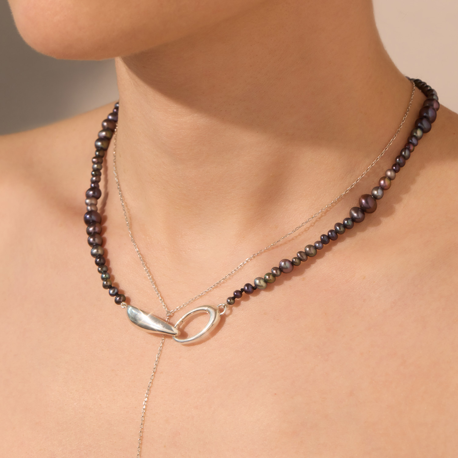Peacock Pearl Choker - Image 4