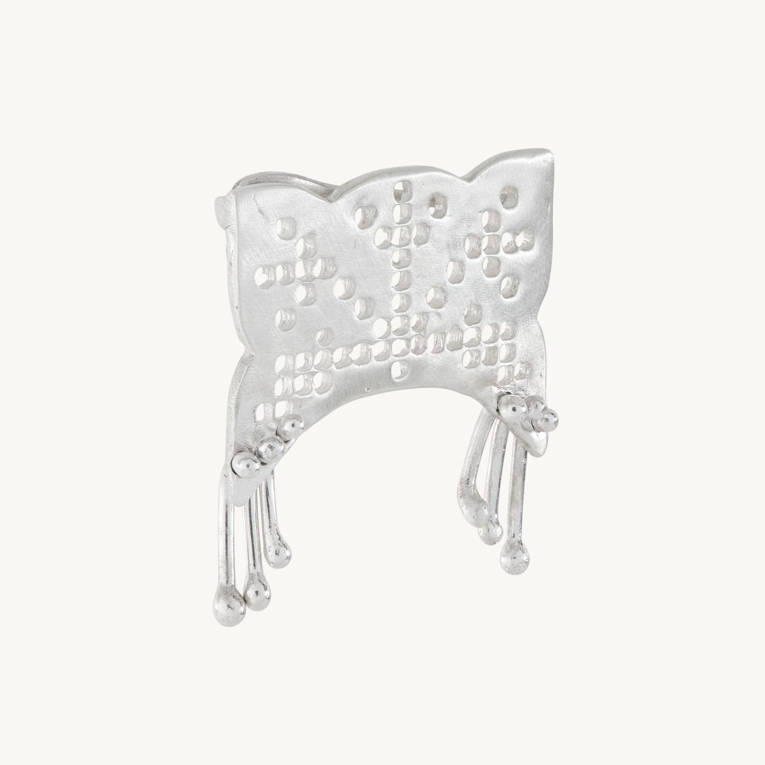 Alternative view of Petite Weaver's Pin