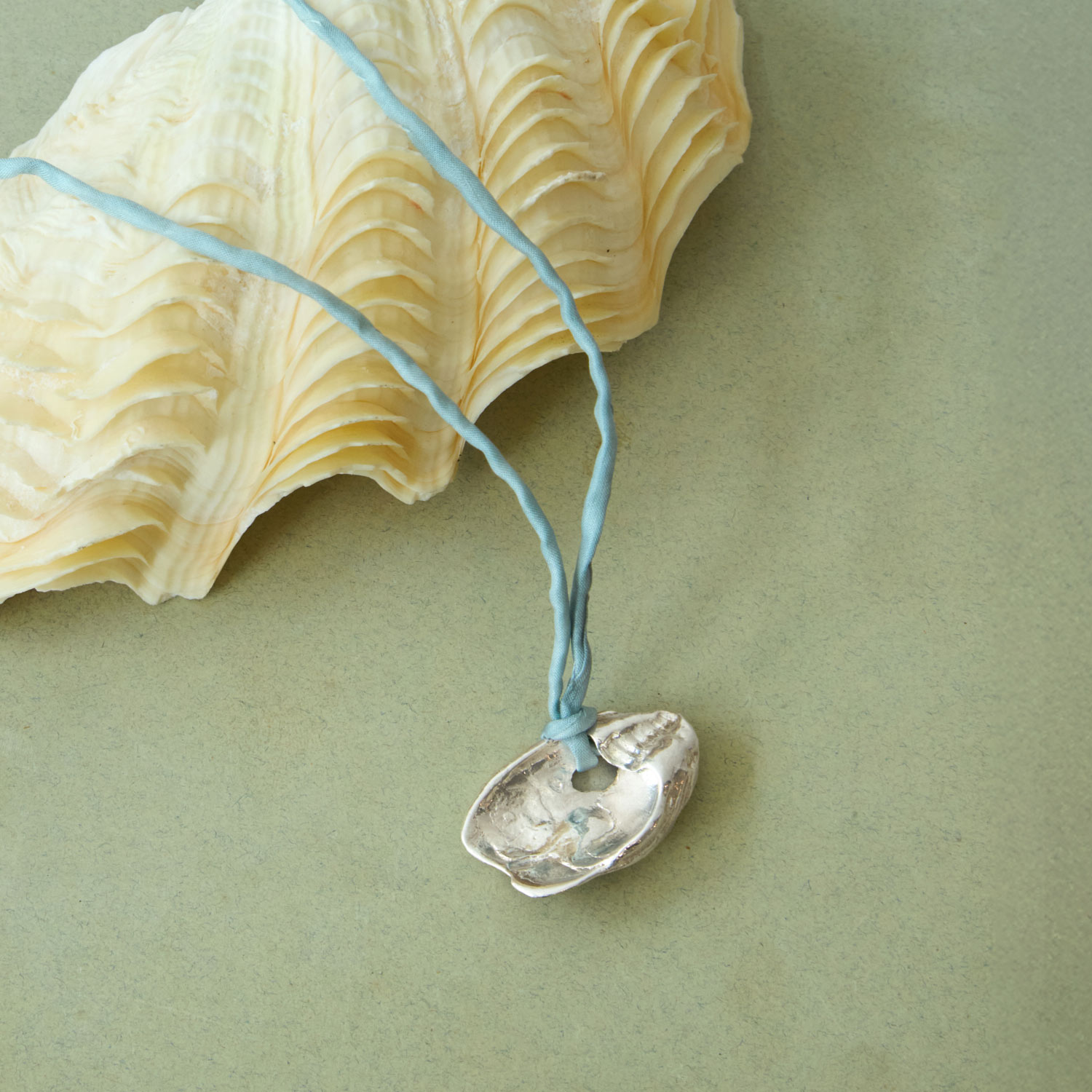 Venus Oyster Shell Necklace - Image 6