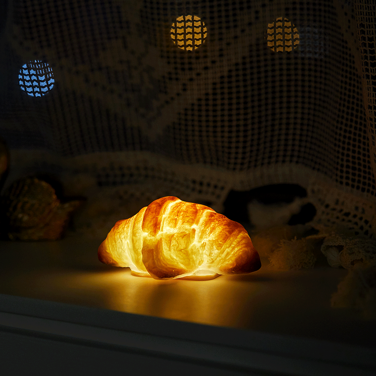 Croissant Lamp - Image 5