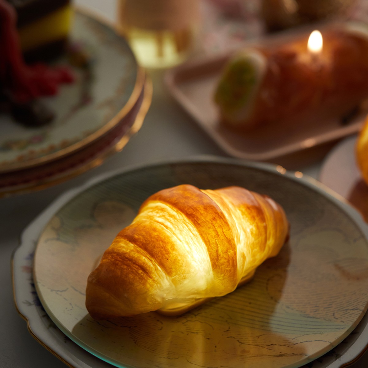 Croissant Lamp - Image 4