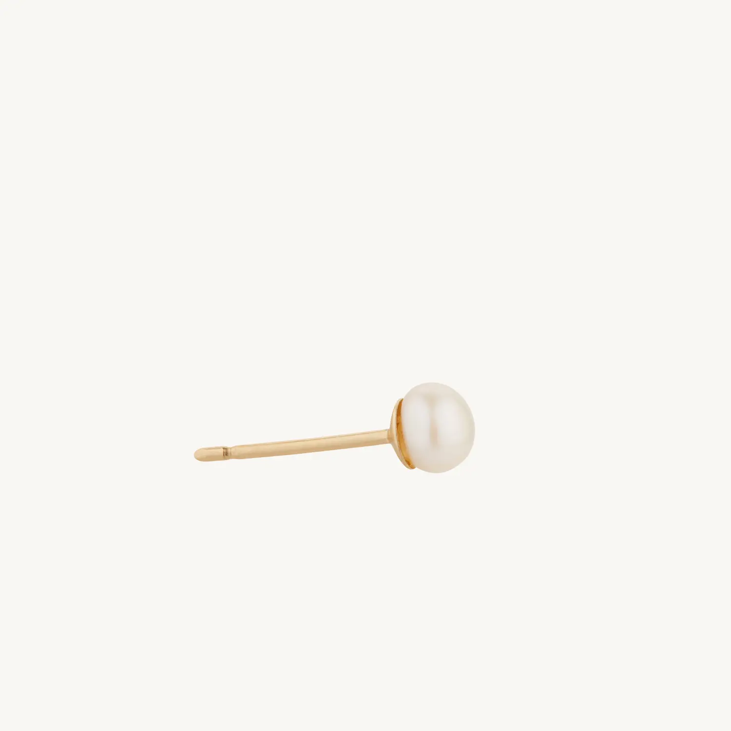 Alternative view of Classic Pearl Stud (single)