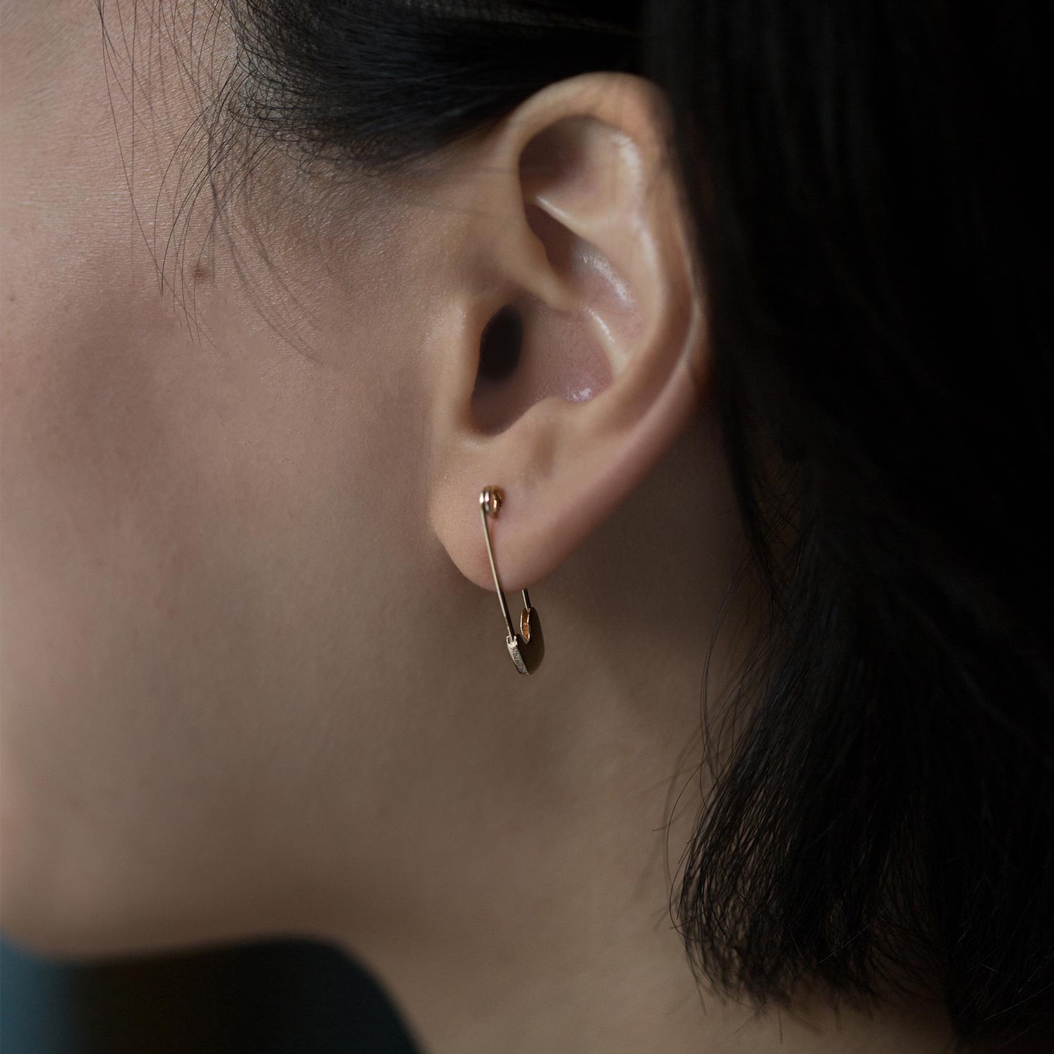 Alternative view of Gold Safety Pin Earring (Single)