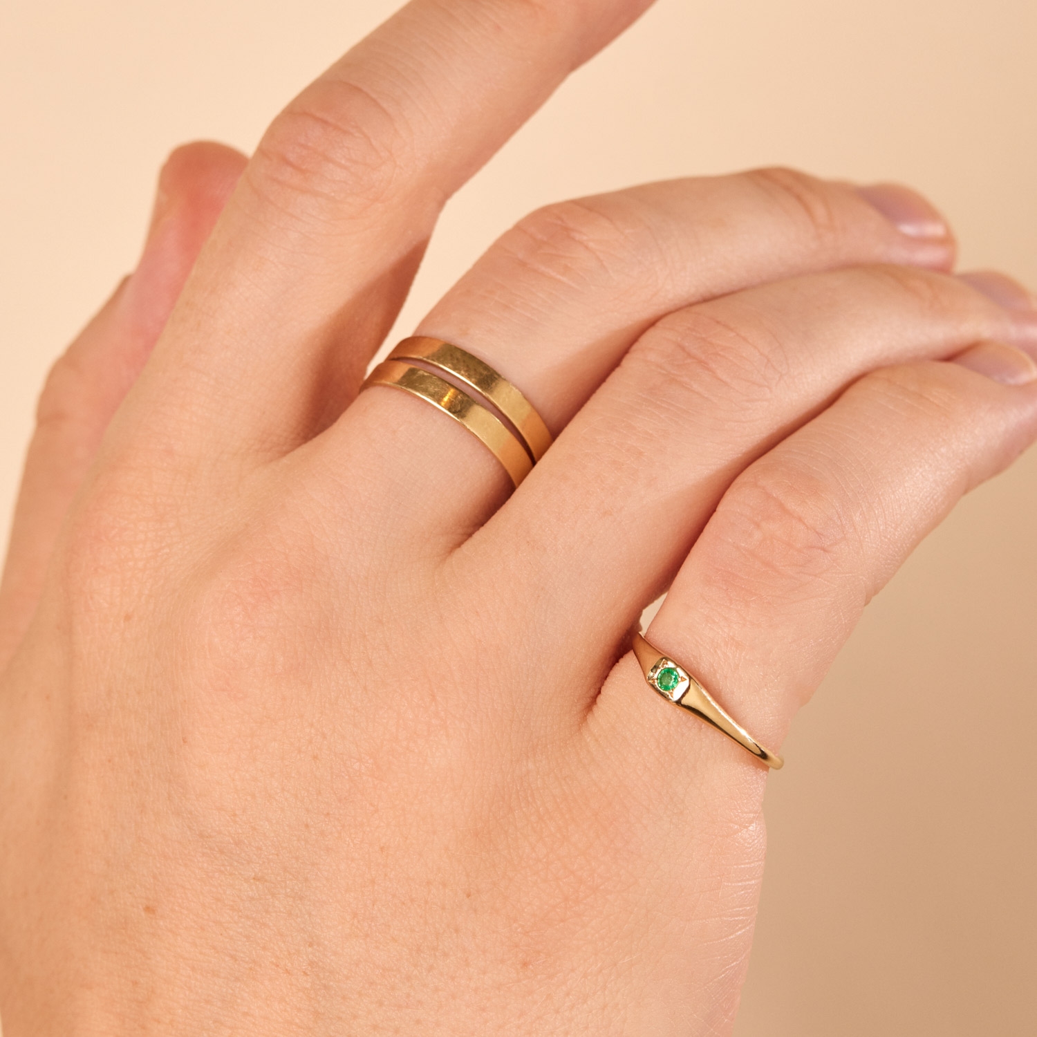 Little Signet Ring with Emerald - Image 4