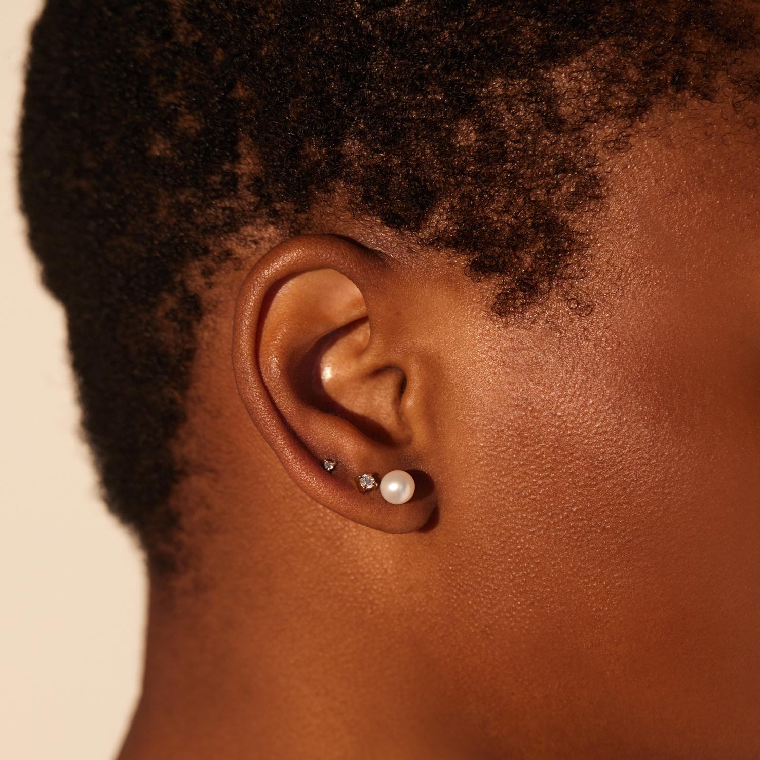 Black & White Pearl Stud (single) - Image 5