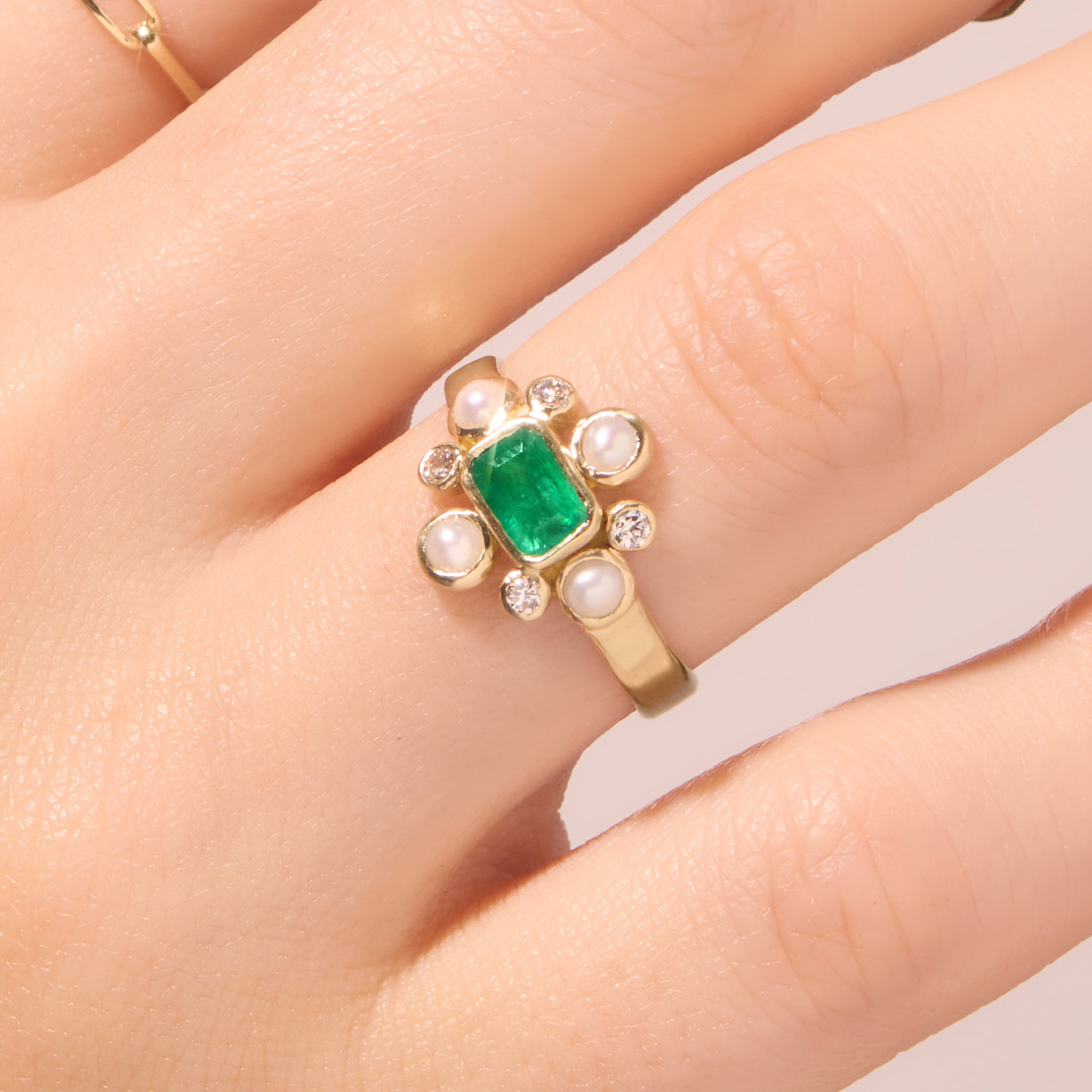 Aurelia Emerald Ring - Image 3