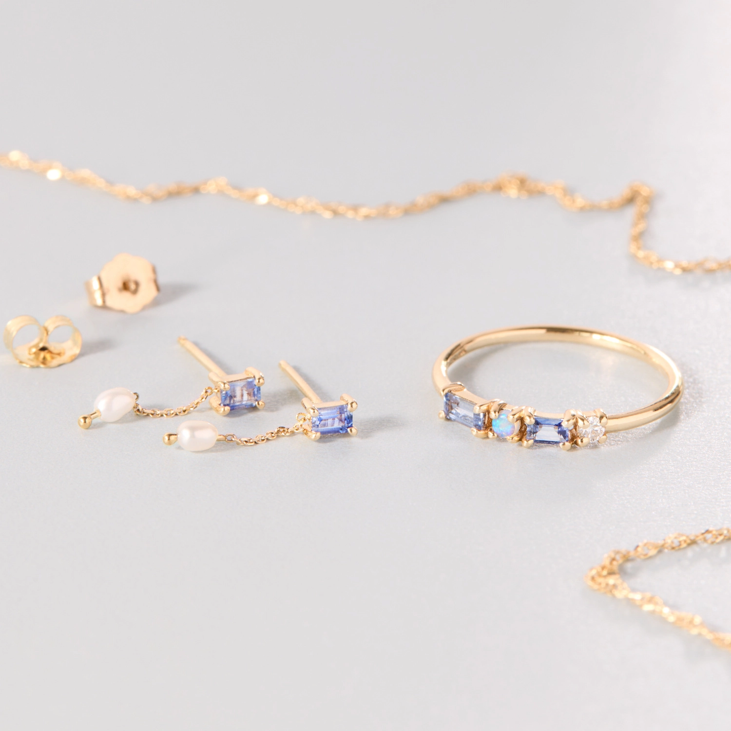 Pillar Ring, Sapphire, Diamond & Opal - Image 7