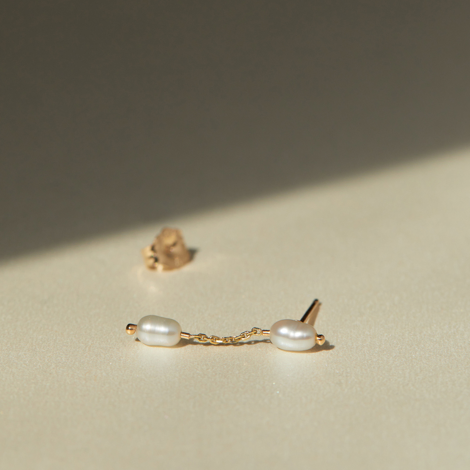Short Pearl Shower Earring (single) - Image 6
